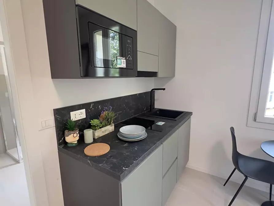 Immagine 12 di Camera in affitto  in Via Vignolese749 a Modena