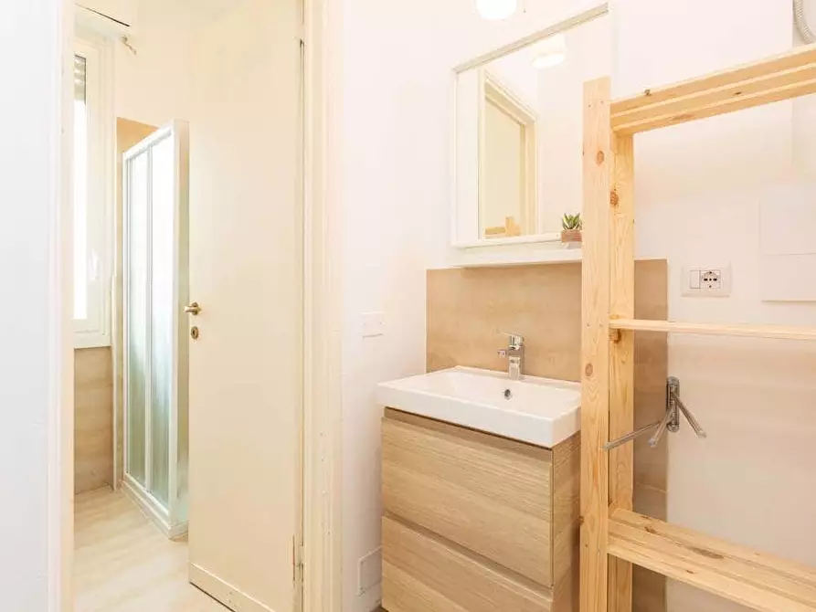 Immagine 25 di Camera in affitto  in Viale Romagna5 a Milano