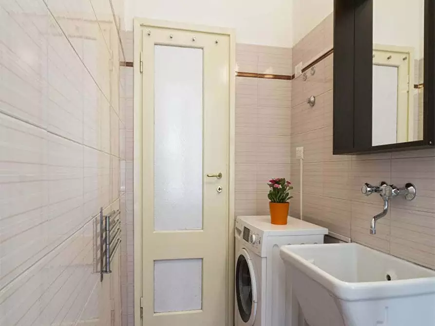 Immagine 12 di Camera in affitto  in Via Vincenzo Monti77 a Milano