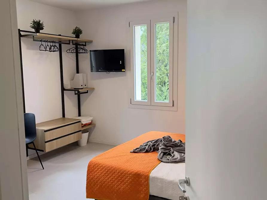 Immagine 2 di Camera in affitto  in Via Vignolese749 a Modena