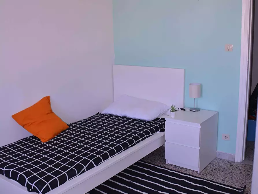 Immagine 2 di Camera in affitto  in Via Ingurtosu9 a Cagliari