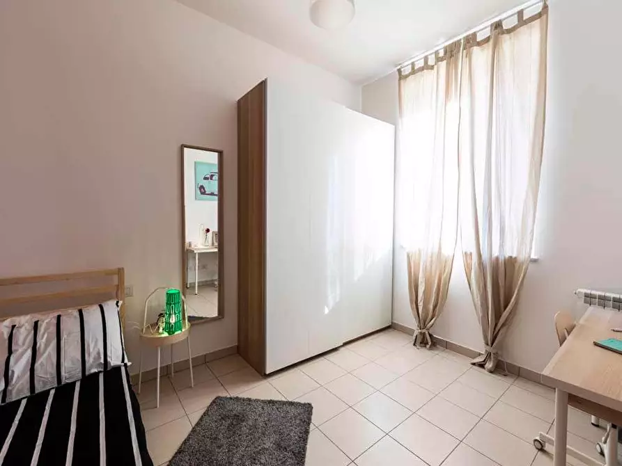 Immagine 1 di Camera in affitto  in Via Gardone5 a Milano