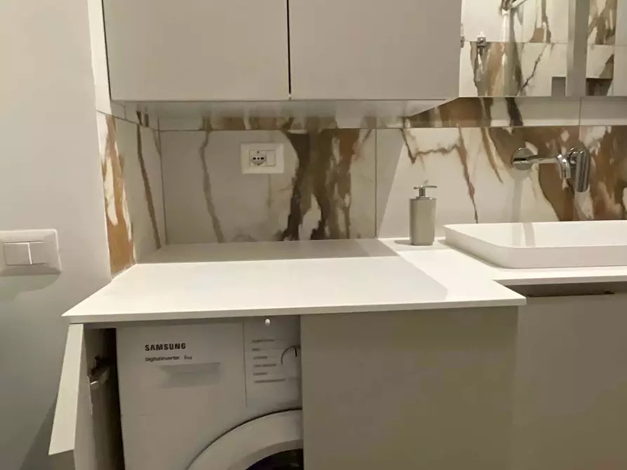Immagine 8 di Appartamento in affitto  in Via Sisto IV113 a Roma