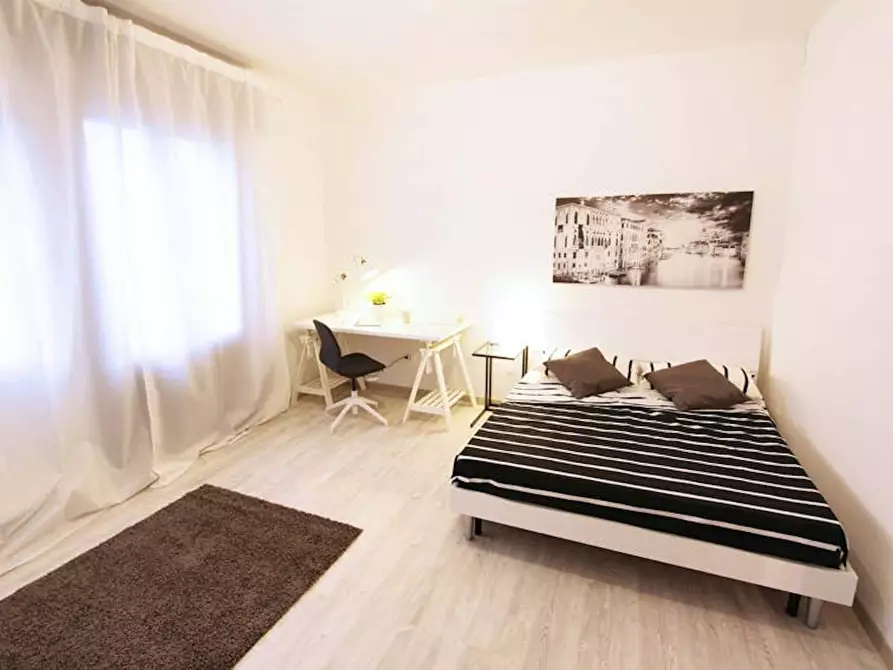 Immagine 1 di Camera in affitto  in Via Bissuola120 a Venezia