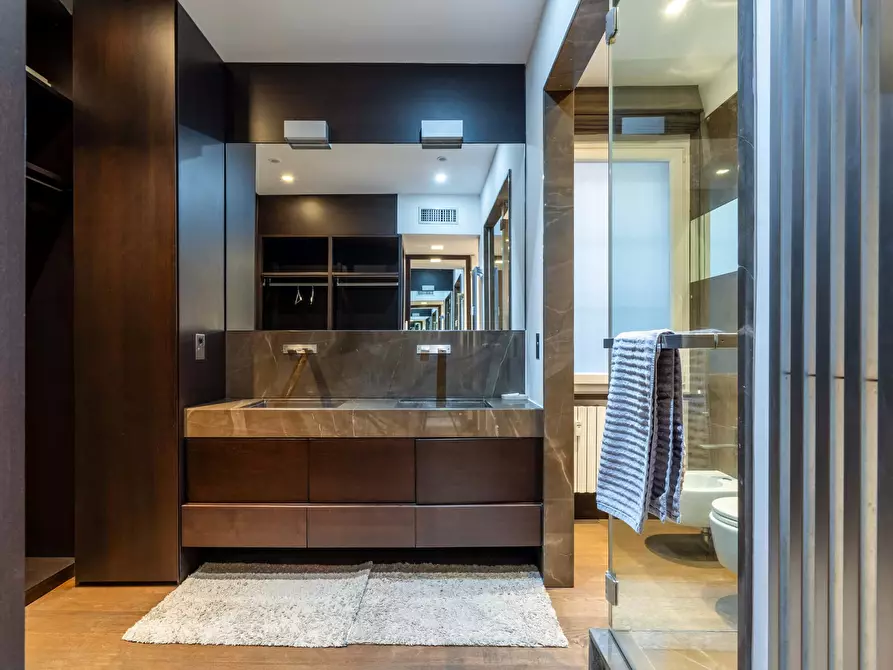 Immagine 52 di Appartamento in affitto  in Via Borgonuovo4 a Milano