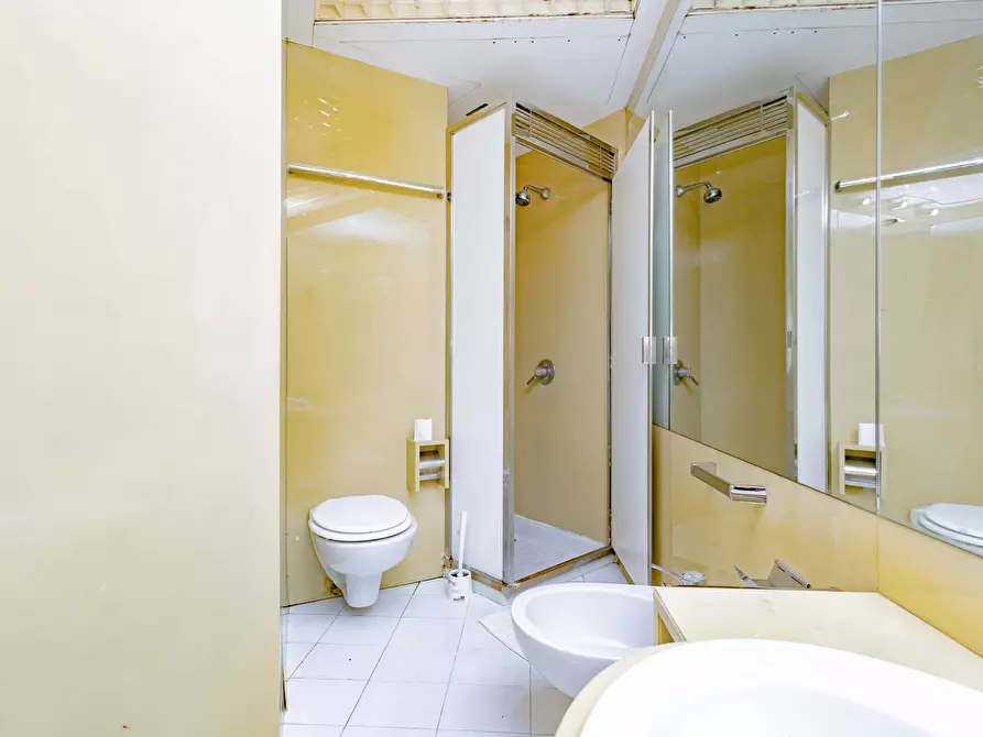 Immagine 18 di Camera in affitto  in Via Cesare Battisti13 a Milano