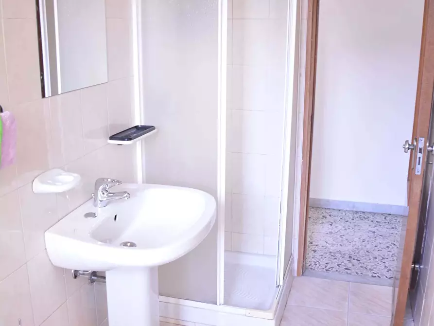 Immagine 6 di Camera in affitto  in Via Is Mirrionis87 a Cagliari