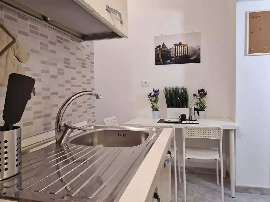 Immagine 16 di Camera in affitto  in Via in Selci54 a Roma