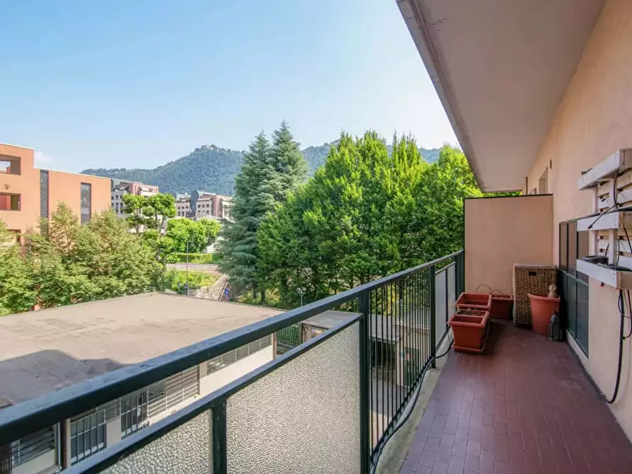 Immagine 54 di Appartamento in affitto  in Via Francesco Anzani a Como