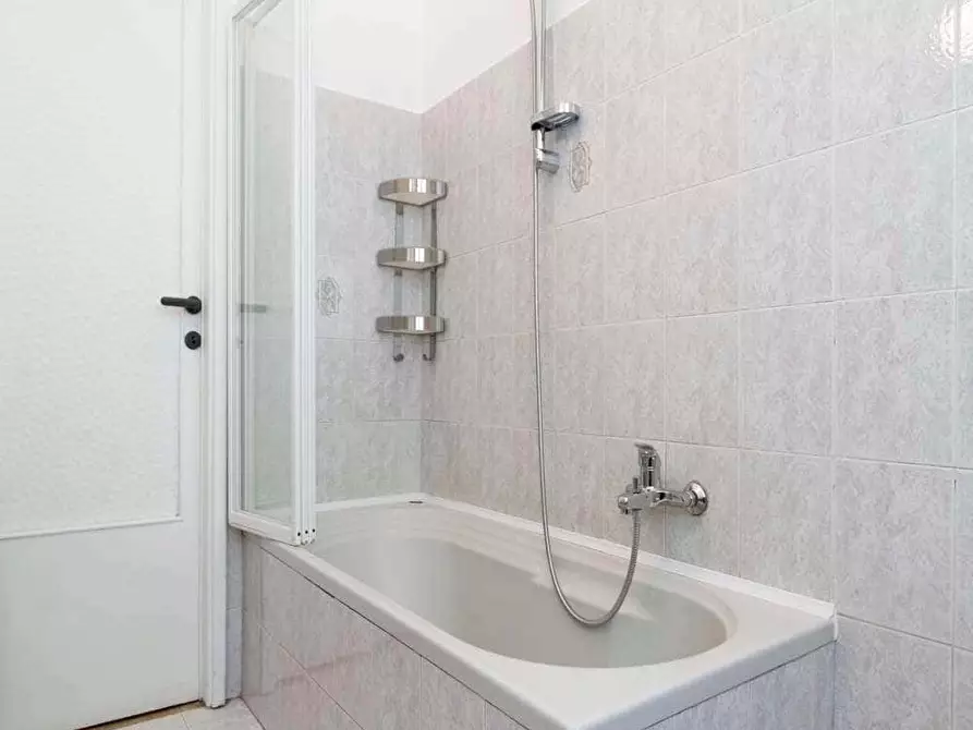 Immagine 19 di Camera in affitto  in Via Tarquinio Prisco3 a Milano