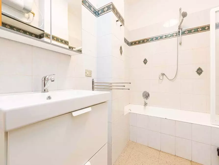 Immagine 13 di Camera in affitto  in Via Novegno1 a Milano