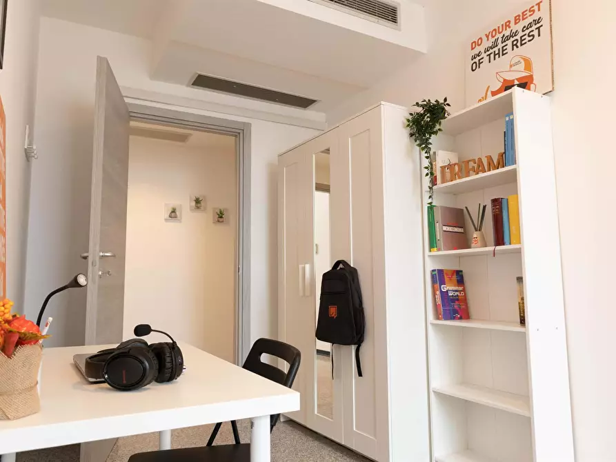 Immagine 2 di Camera in affitto  in Via Dante Alighieri108 a Cagliari