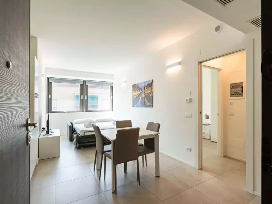 Immagine 37 di Appartamento in affitto  in Via Ippolito Rosellini2 a Milano