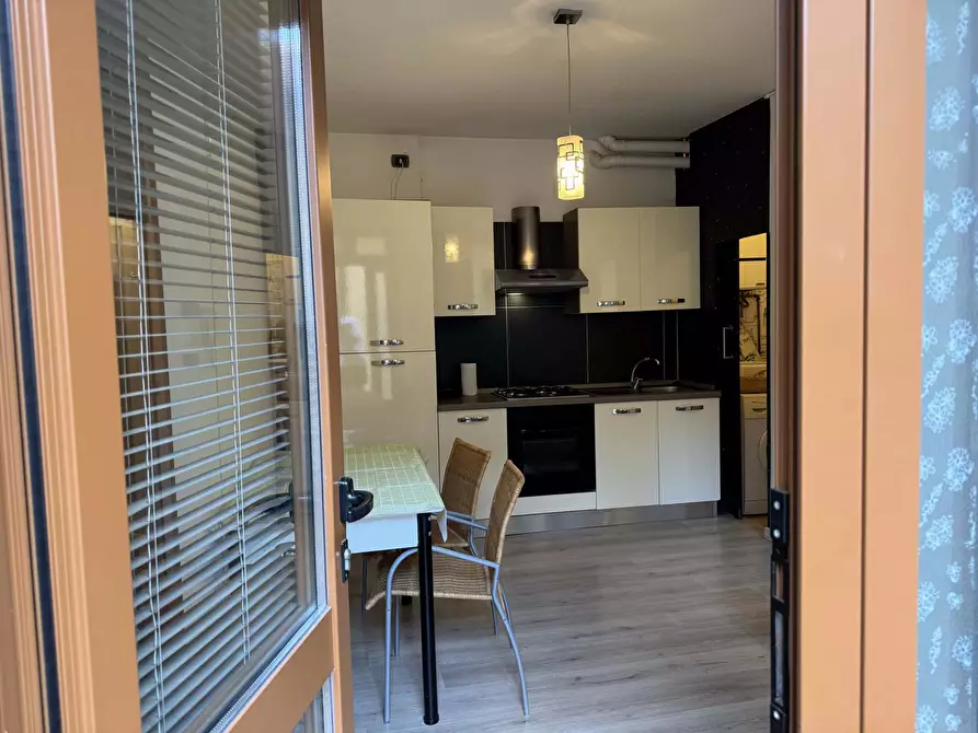 Immagine 10 di Appartamento in affitto  in Via Luigi Dottesio13 a Como