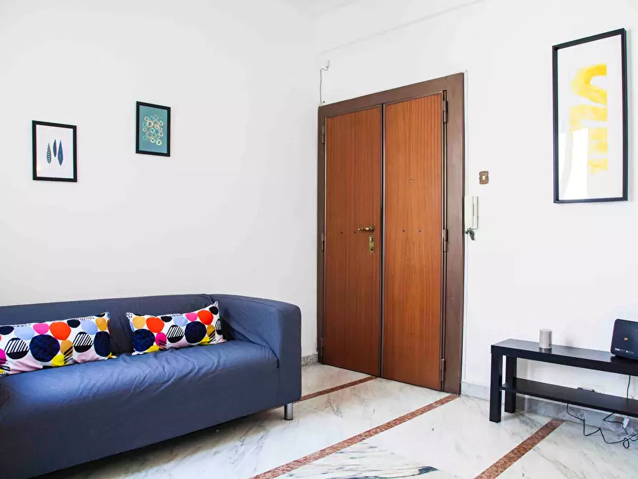 Immagine 4 di Camera in affitto  in Via Nemorense148 a Roma
