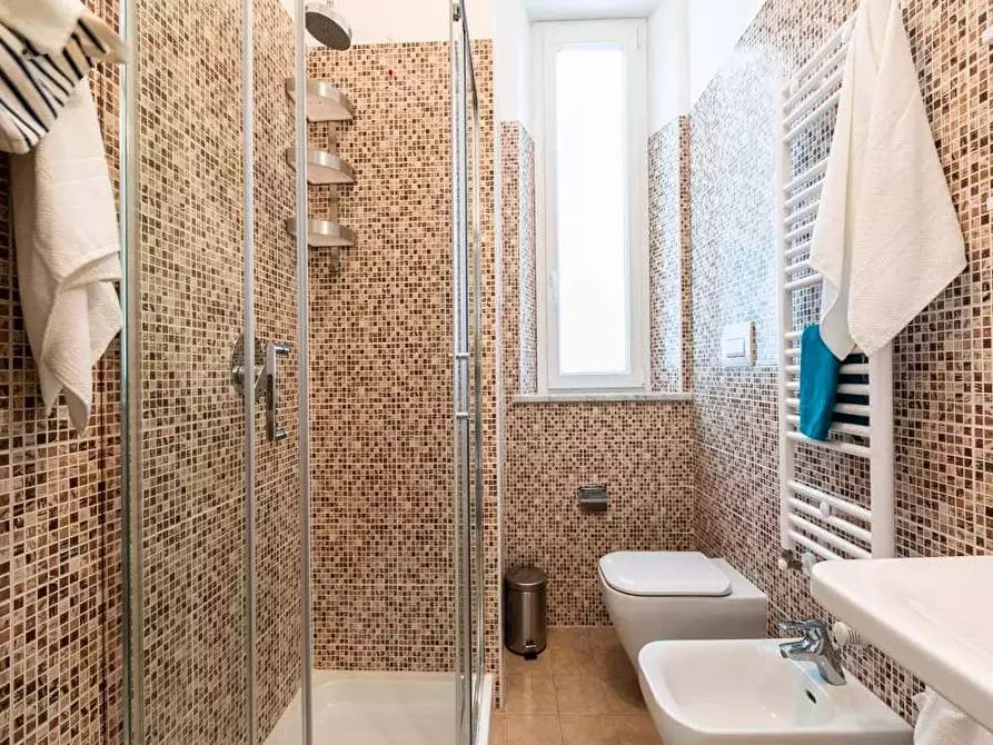 Immagine 21 di Camera in affitto  in Via Gardone5 a Milano