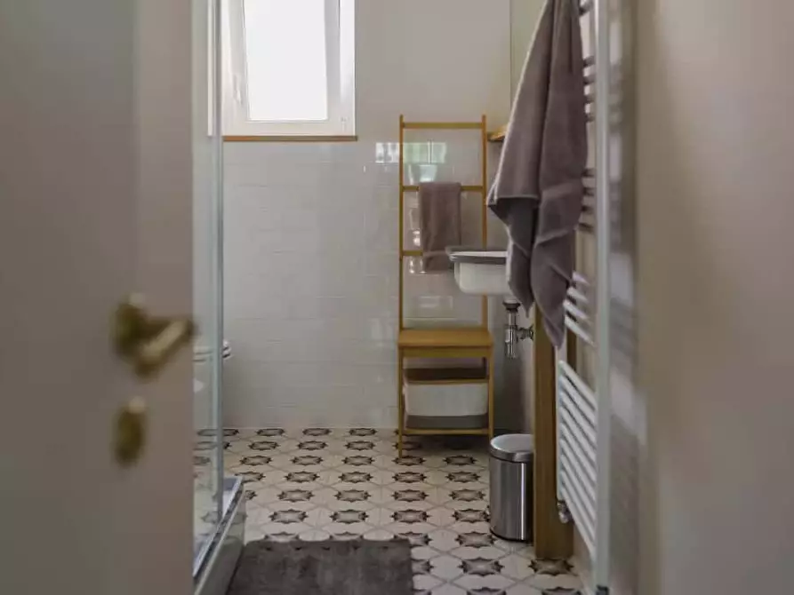 Immagine 24 di Appartamento in affitto  in Piazza Attilio Hortis7 a Trieste