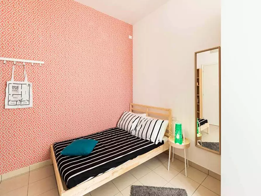 Immagine 5 di Camera in affitto  in Via Gardone5 a Milano