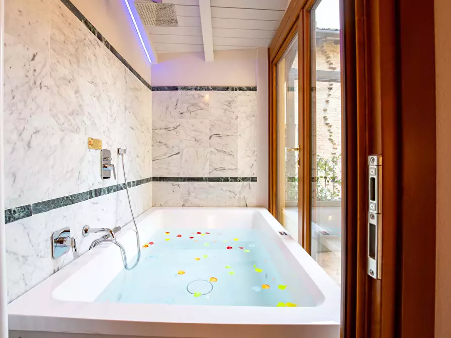 Immagine 6 di Appartamento in affitto  in Via de' Falegnami16 a Bologna