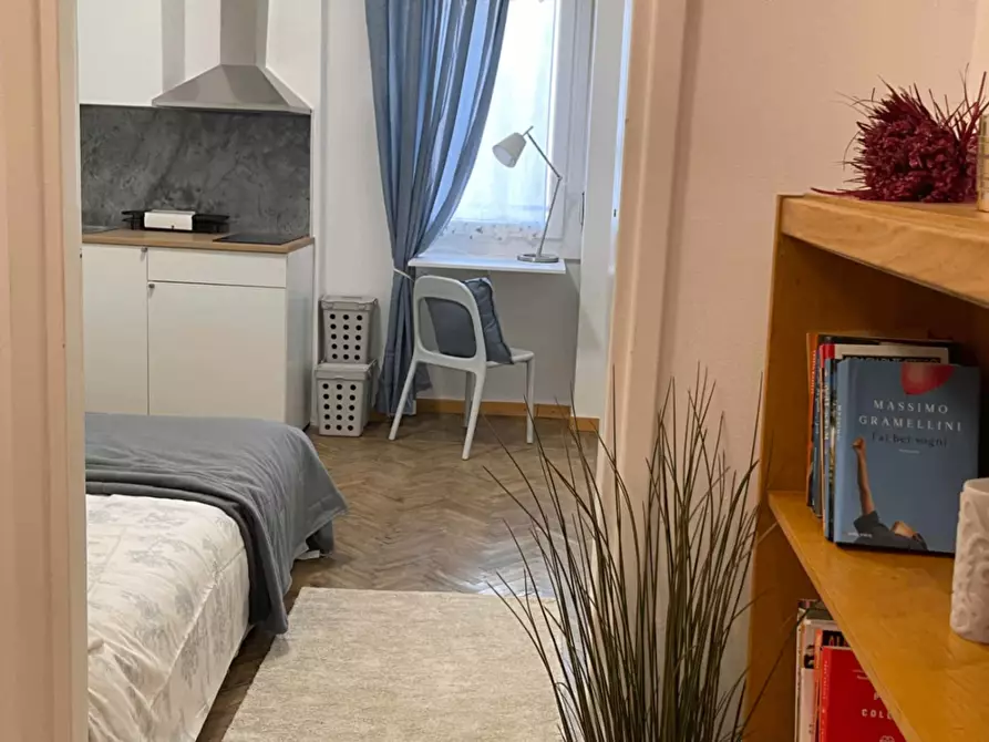 Immagine 2 di Camera in affitto  in Viale Coni Zugna43 a Milano