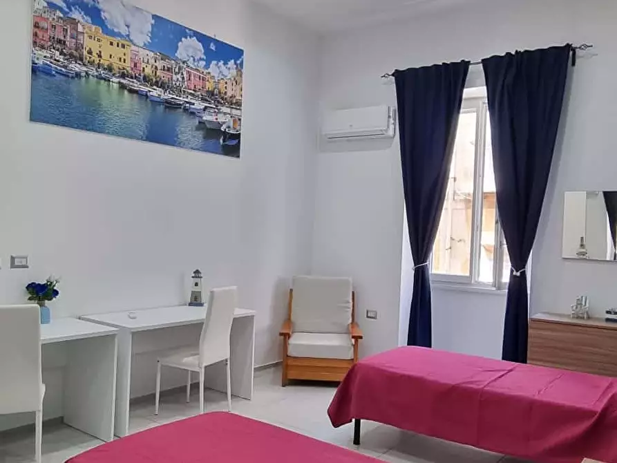 Immagine 3 di Camera in affitto  in Via dei Tribunali268 a Napoli