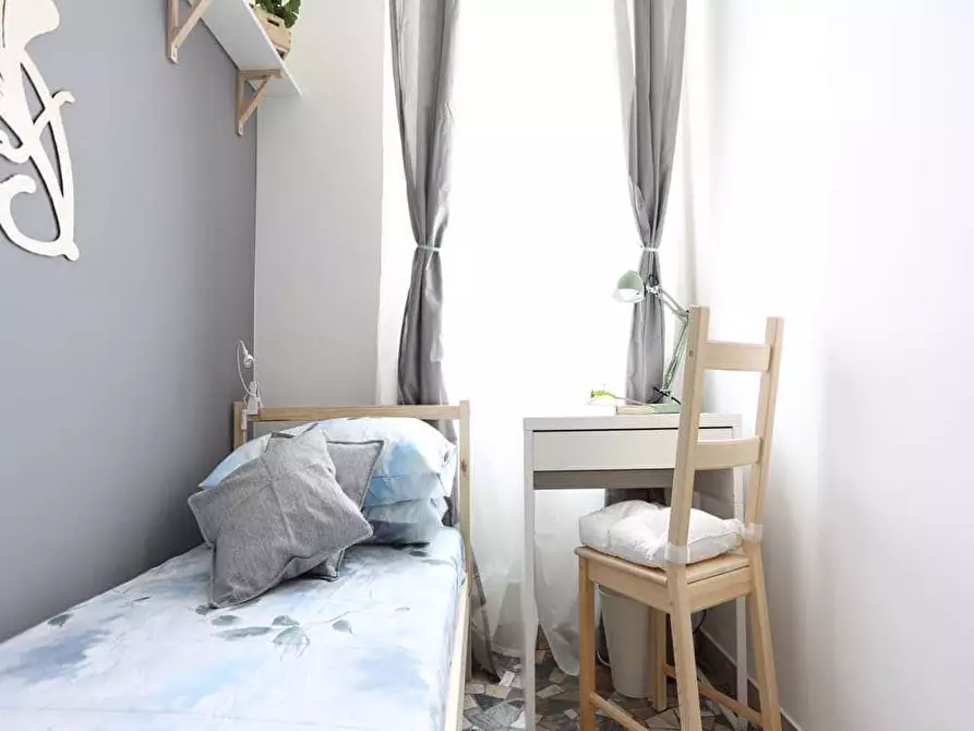 Immagine 2 di Camera in affitto  in Viale Romagna5 a Milano