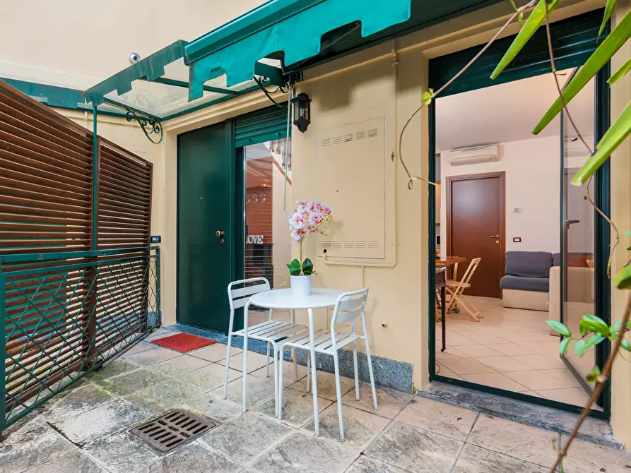 Immagine 38 di Appartamento in affitto  in Via Coluccio Salutati a Milano