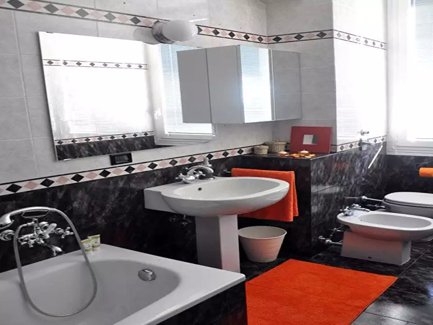 Immagine 36 di Camera in affitto  in Via Gustavo Fara39 a Milano