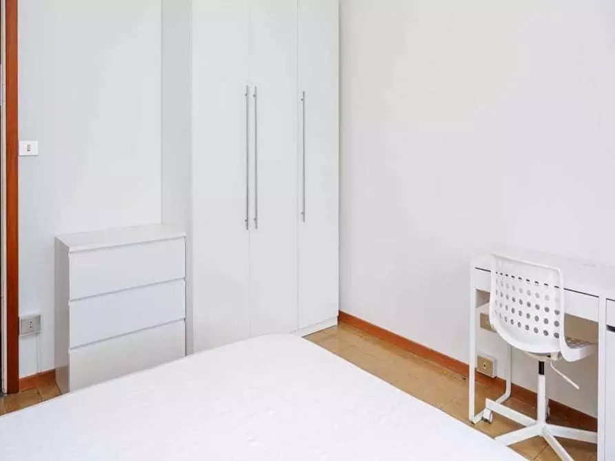 Immagine 2 di Camera in affitto  in Via Luca Ghini4 a Milano