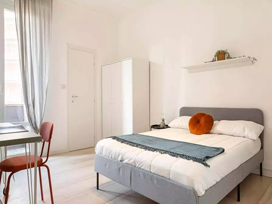 Immagine 8 di Camera in affitto  in Via Lorenteggio80 a Milano