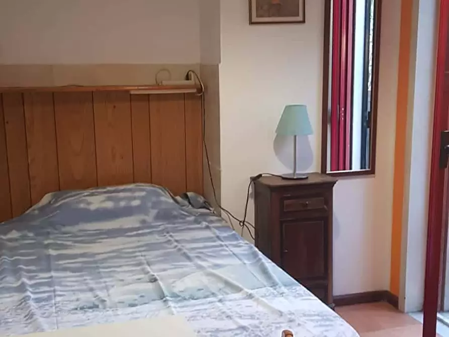 Immagine 4 di Camera in affitto  in Via Generale di San Marzano33 a Catania