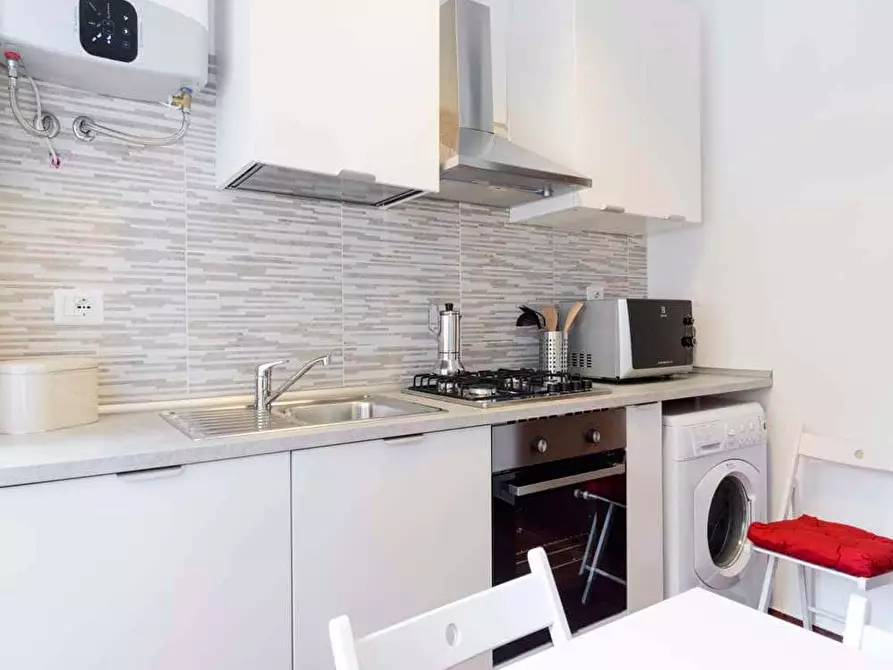 Immagine 34 di Camera in affitto  in VIA CAVEZZALI19 a Milano