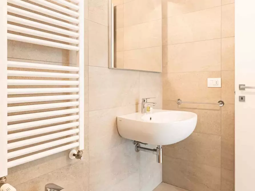 Immagine 18 di Appartamento in affitto  in Via Ippolito Rosellini2 a Milano