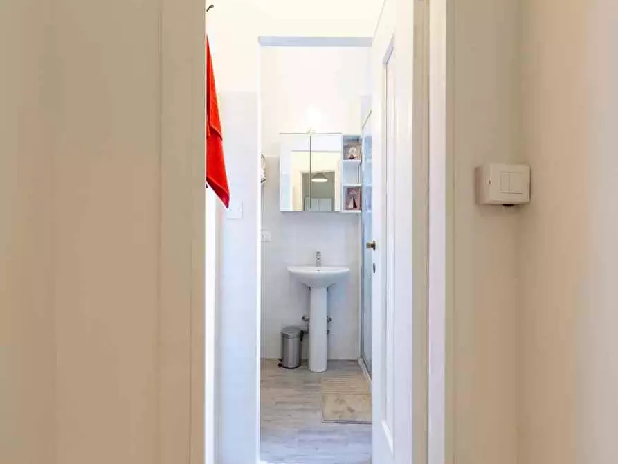 Immagine 16 di Camera in affitto  in Via Lorenteggio84 a Milano