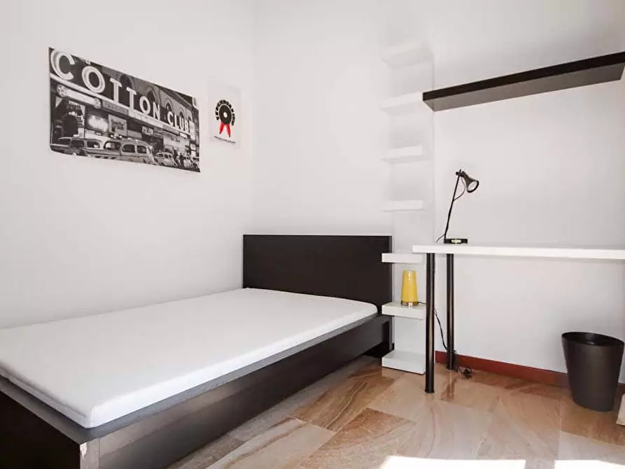 Immagine 3 di Camera in affitto  in Via Emilio De Marchi8 a Milano