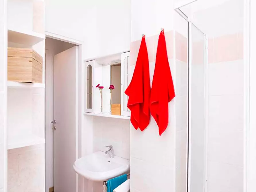 Immagine 34 di Camera in affitto  in Via Legnone15 a Milano