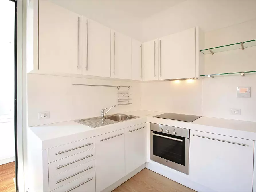 Immagine 16 di Camera in affitto  in Via Benjamin Constant2 a Milano