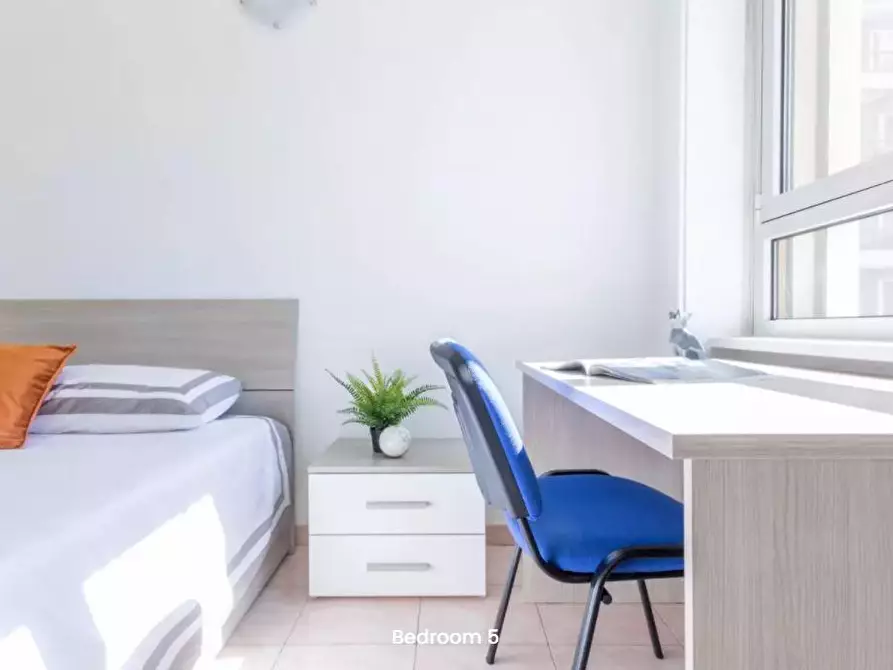 Immagine 3 di Camera in affitto  in Via Guido Guarini Matteucci1 a Milano