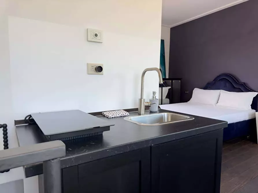 Immagine 16 di Appartamento in affitto  in Via Mario de' Fiori42 a Roma