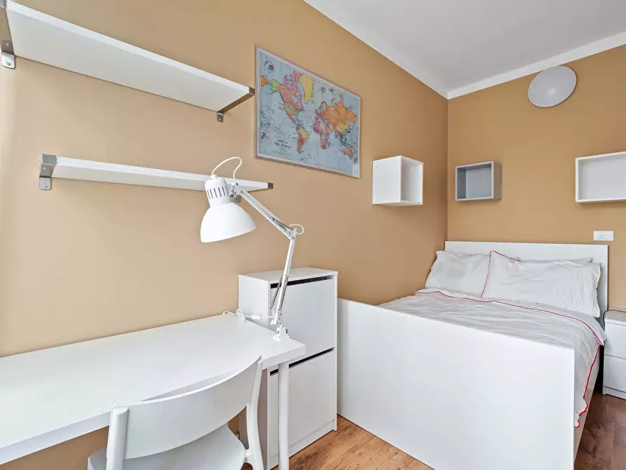 Immagine 1 di Camera in affitto  in Via Isaac Newton18b a Milano