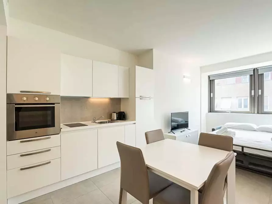 Immagine 33 di Appartamento in affitto  in Via Ippolito Rosellini2 a Milano