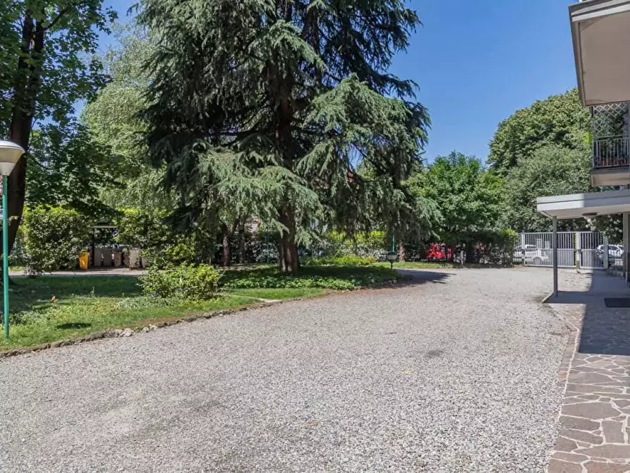 Immagine 32 di Appartamento in affitto  in Via Alcuino7 a Milano