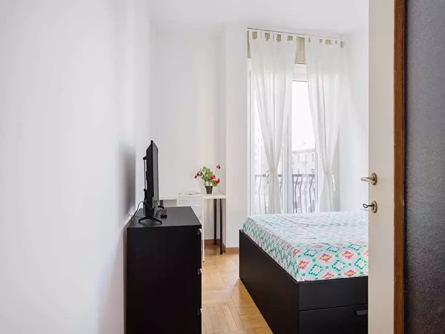 Immagine 4 di Camera in affitto  in Viale Tunisia13 a Milano