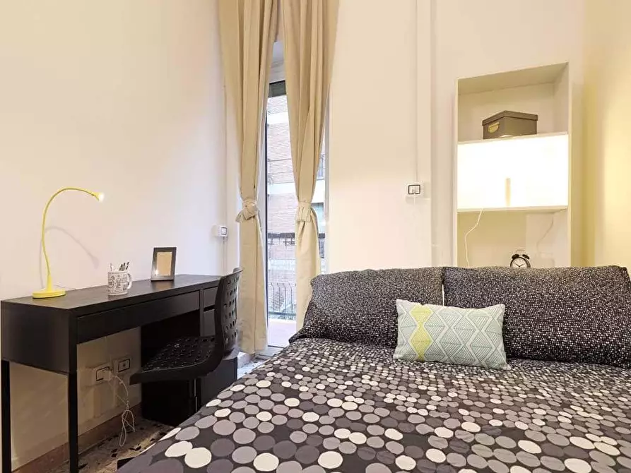 Immagine 2 di Camera in affitto  in Via Oderisi da Gubbio198 a Roma