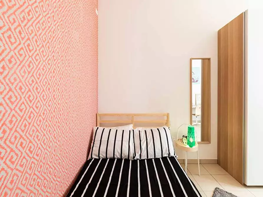 Immagine 10 di Camera in affitto  in Via Gardone5 a Milano