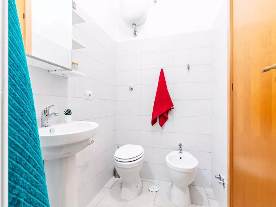 Immagine 16 di Camera in affitto  in Via Fiume delle Perle146 a Roma