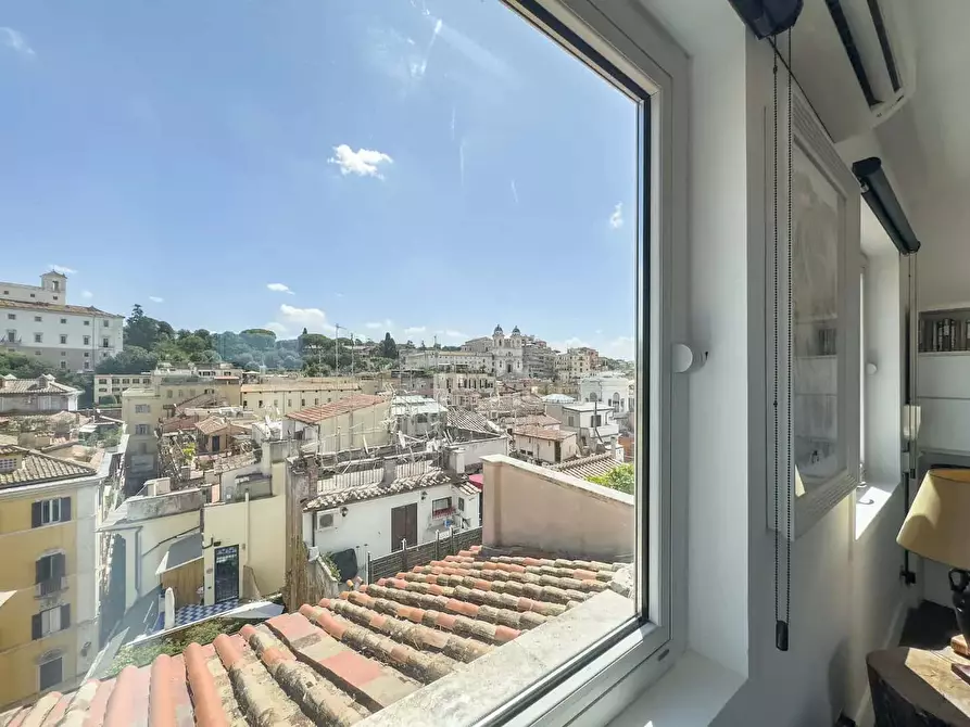 Immagine 22 di Appartamento in affitto  in Via Mario de' Fiori42 a Roma