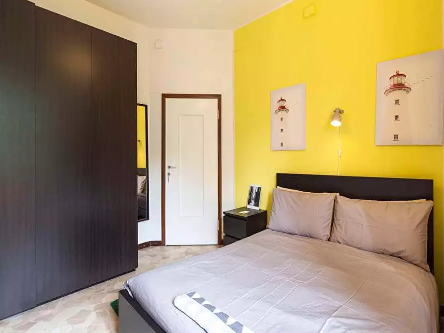 Immagine 5 di Camera in affitto  in Via Lorenteggio80 a Milano