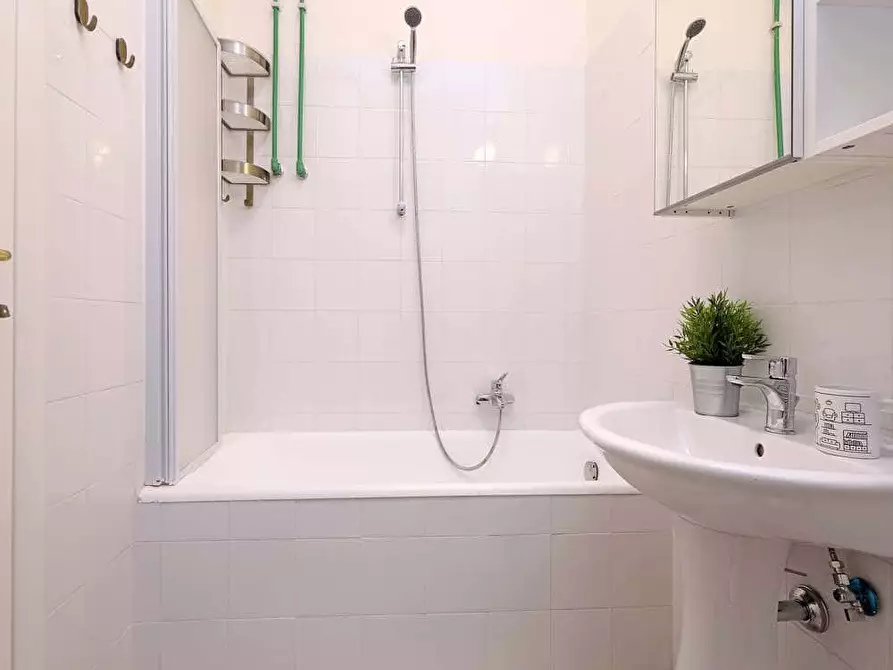 Immagine 26 di Camera in affitto  in Via dei Giornalisti52 a Roma