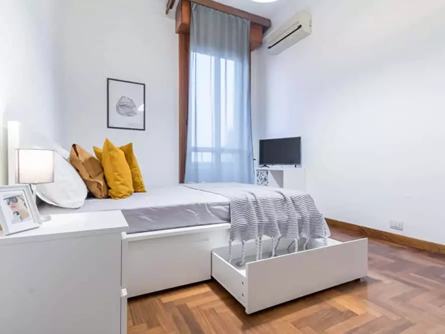 Immagine 4 di Camera in affitto  in Viale Regina Margherita33 a Milano